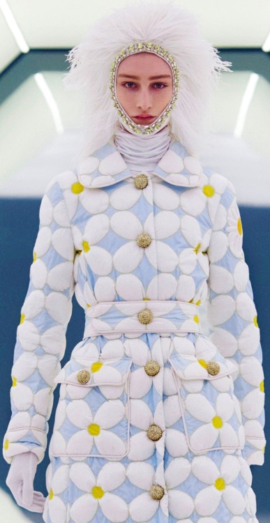 monsieur-j:Moncler by Richard Quinn Fall 2020 Runway DetailsLove the first two