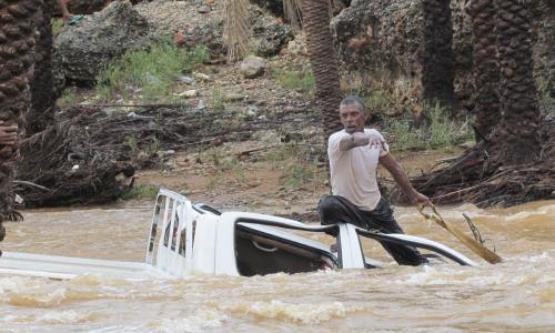 Chapala hits YemenThe first tropical cyclone in 30 years of Indian Ocean satellite records to make l