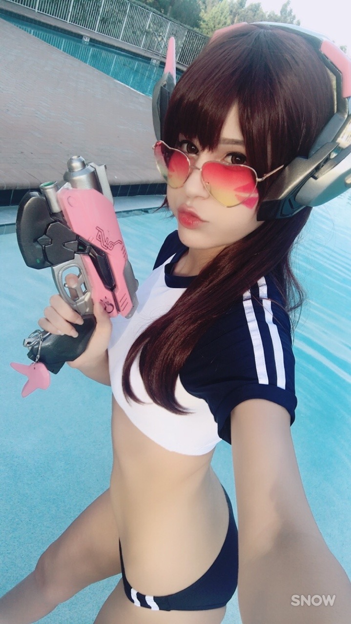 fluffywanwan:  D.va summer skin! I’m always sad they don’t give her enough skins