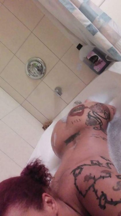 internethoeesss304:  Share my blog for all the facebook hoes…