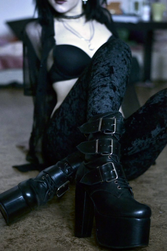 groteleur:  Shoes Every Girl Will Love &gt;
