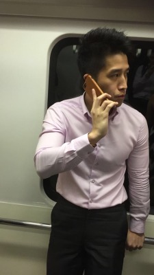 vincent0529:  Hot exe wear caught in train 😛😛 anyone know him? @execsg @sgsexyboys @singagram @sgboi @sgreality 