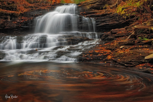 jetstreams by [Adam Baker] on Flickr.