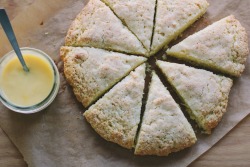 yummyinmytumbly:  cream scones + grapefruit