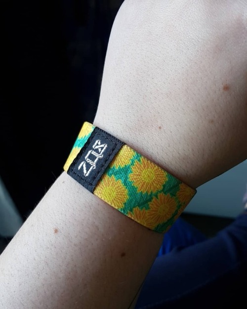 Thankyou @zox for my amazing wearable art.  #positivity #positivevibes #zox #zoxstraps #art #wristband #wearableart #positivemessage #flowers #flowerchild #sunflower #sunflowers #hippy #hippie #hippiekid #happyhippie