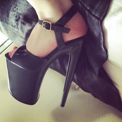 tabbydarling:  Had to buy new 8 inch heels