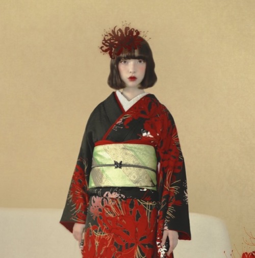 Higanbana (red spider lily) furisode, by Eninaru (photoshoot by, OP stresses that this pattern can b