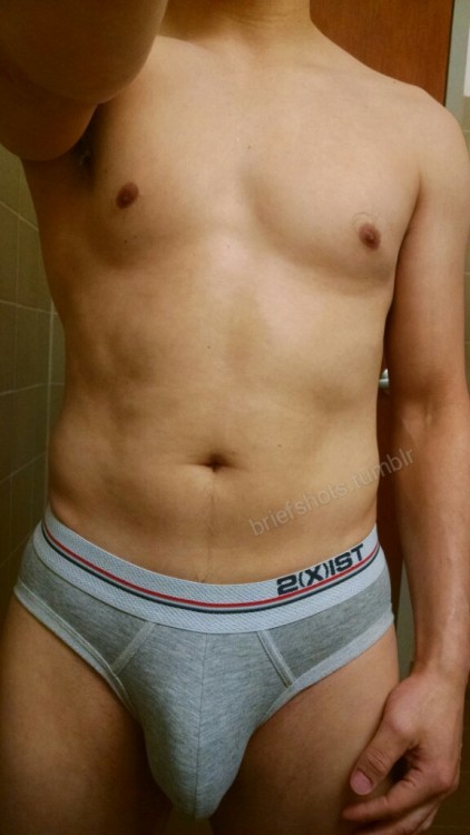 briefshots:  How’s this for a new pair of briefs? They were a gift so I hope you all like them.2(x)ist No Show Sweats Briefs - M