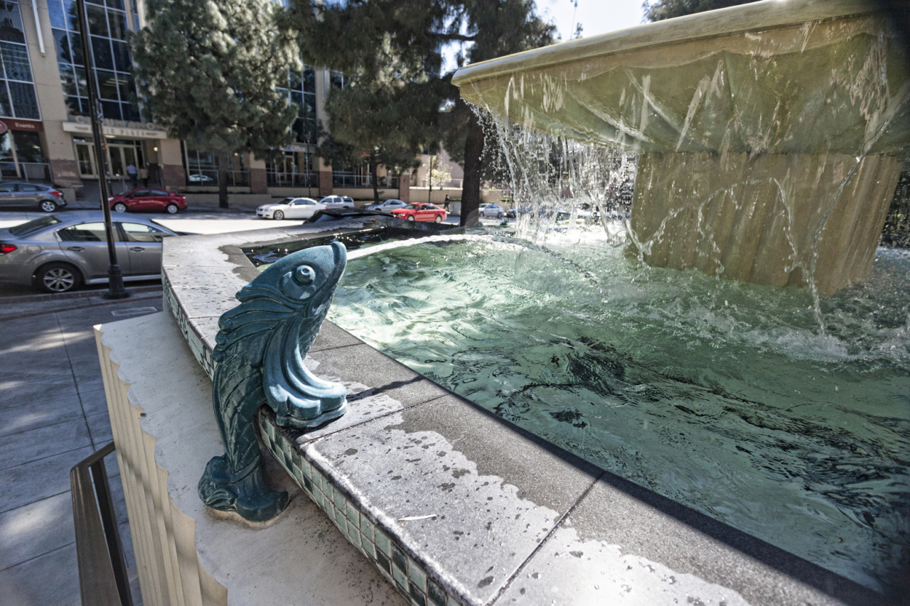 artdecodude:  Burbank City Hall (Exterior). One of my favorite fountains ever for