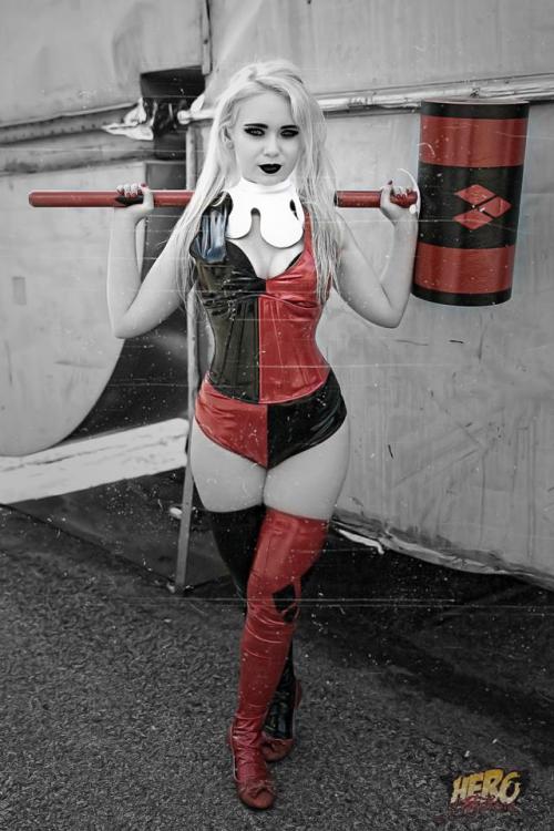cosplayandgeekstuff:    Kaylessi, one of the   Bitches Of Cosplay (USA) as Harley Quinn. Photos by:   Hero Hotties    