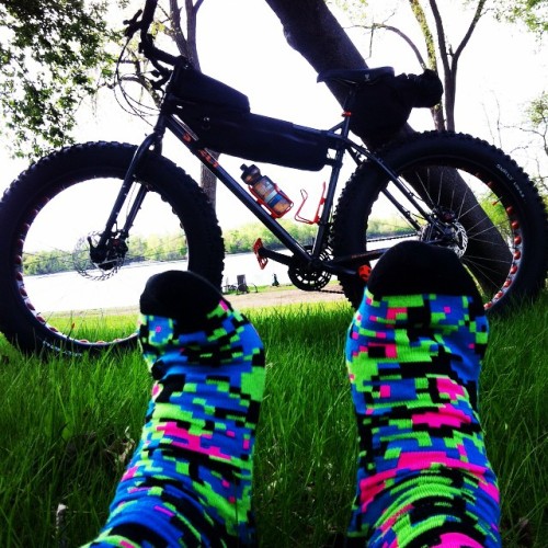 ridewithfroth: Taking time to enjoy the day \m/ #ridewithfroth #surlybikes #moonlander #mtb #lifeism