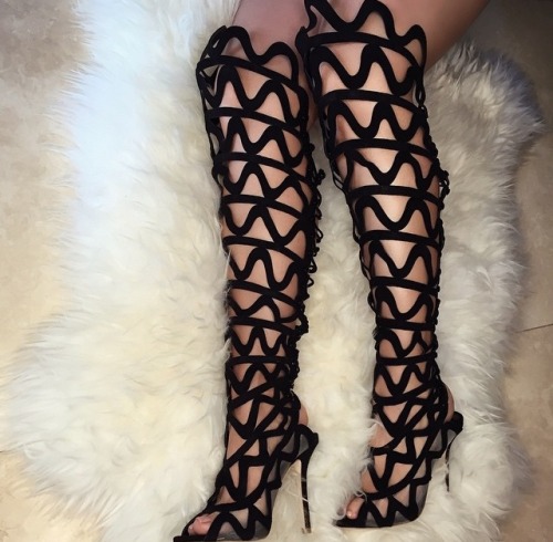 chanel-and-louboutins:Vegas_nay