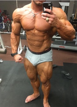 musclegodselfies:  Hunter Labrada