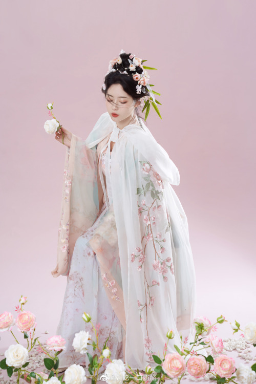 chinese hanfu by 就吃一口奶酪