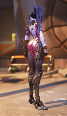 nerdgasrnz: otherwindow: Concept: Widowmaker, but she visited a chiropractor.  Get a load of this guy 
