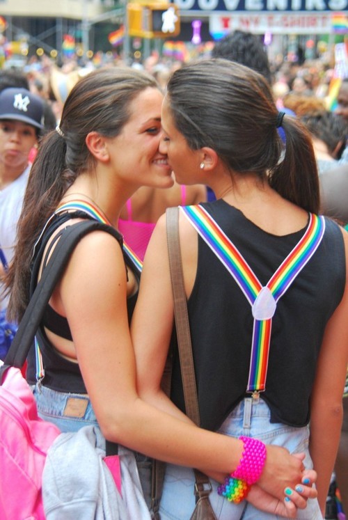 lipstick-lesbian:  ♀♡♀