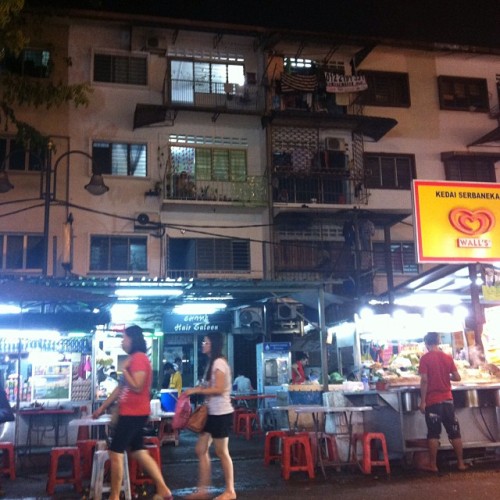 wheredoyoutravel:  Nightlife 🌙 by javicuho // via Instagram http://ift.tt/1qPMvn3
