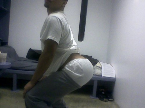 idgafwhawha:  JAILBIRD IS AT IT AGAIN ;-)