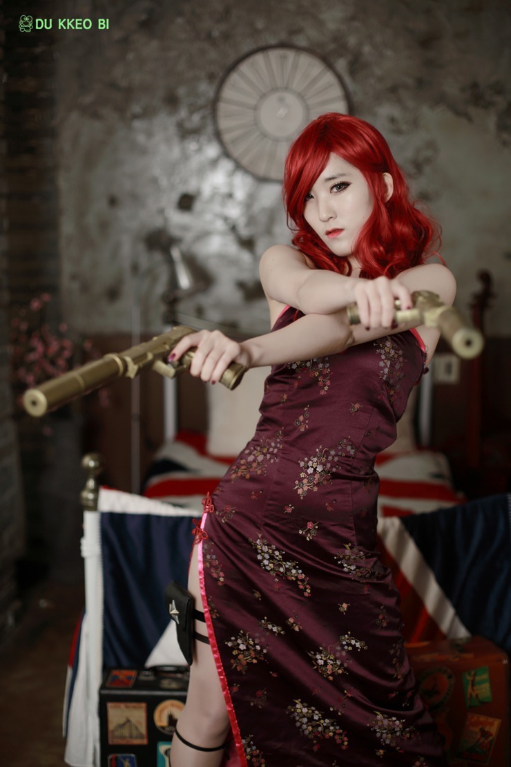 league-of-legends-sexy-girls:  Miss Fortune Cosplay