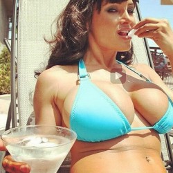 Beautiful adult star Lisa Ann. 