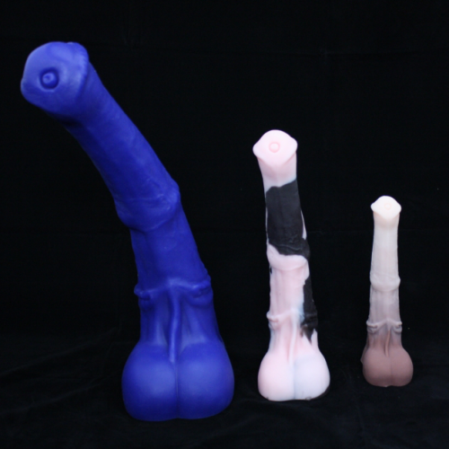 ggiofon:  BAD DRAGON GIVEAWAY, TIME TO CELEBRATE A NEW JOB AND 2 YEARS ON TUMBLR