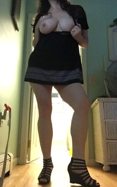 thehappygals:  Good mornin y'all!!! 😊 I hope everyone had sweet dreams?! Have a sexy ass day y'all!!! ☺️💕💋 