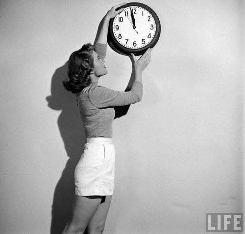 Daylight Saving Time cheesecake(Edward Clark. 1950)