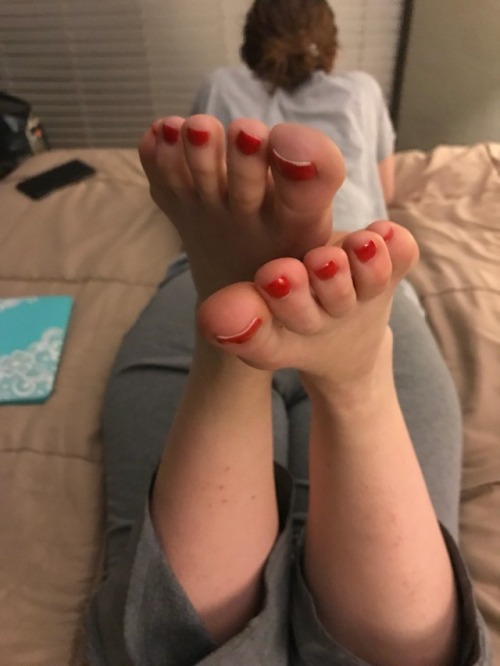 ffcpl: Love those red toes, testing camera work out