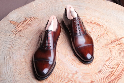 meccariello-calzoleria:  Meccariello Aurum bespoke:Model Quintus  made with  Ilcea calf in  in mahogany color and  reddish brown