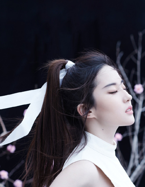 fuckyeahchinesefashion: Liu Yifei / Crystal Liu 刘亦菲 | Photo by 柳宗源 Liu ZongyuanYifei‘s Instagram and