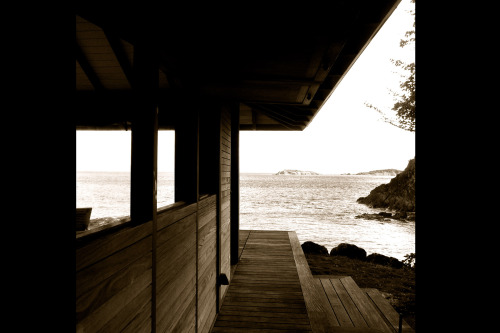 bothsidesguys: BRYAN ADAMS MUSTIQUE HOUSE by TRISTAN AUER revistaad.es