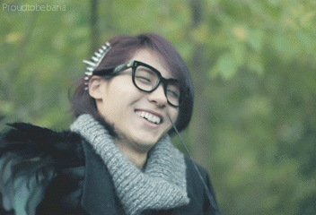 proudtobebana:  Feather Game 