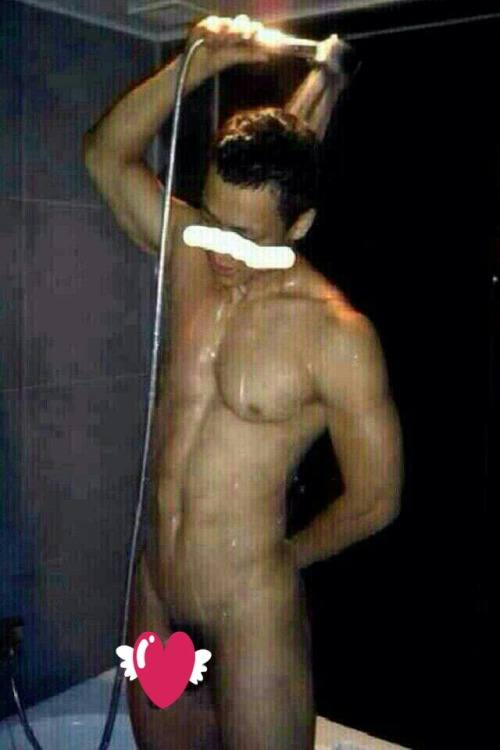 michaelroleplays:  K-pop star Rain’s leaked nude photo from Kim Tae Hee’s phone