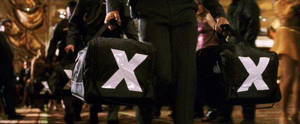 cinemaspam:  Frames without Faces Ocean’s Eleven (2001)Directed by Steven Soderbergh