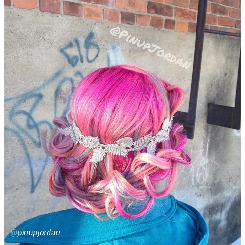 Awesome #CottonCandy #mermaid #hair from @pinupjordan! Love the #headband too! #pinkhair