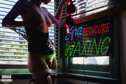curiosa-obscura:  Waxingfollow us for more homemade nudie pics ;)