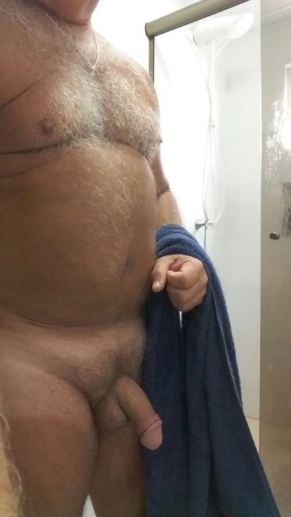 madurosarg:  jimy21:  ericmurilo:  Deliciosamente delicioso.  Estas hermoso daddy😘😘  Quien es? Lo quiero invitar a mi casa! 😍