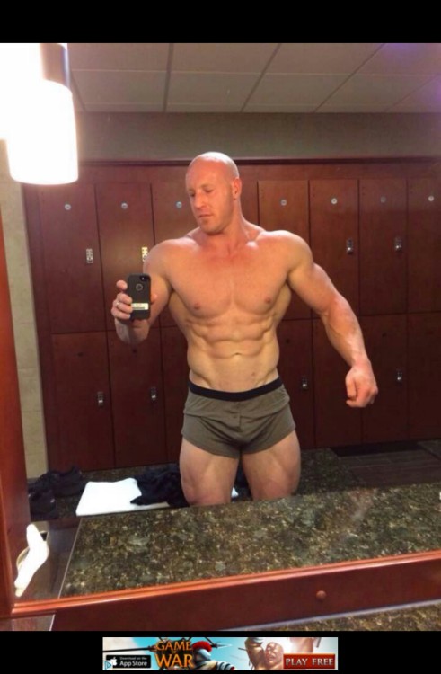 happilysweetfury:  Alex fuller