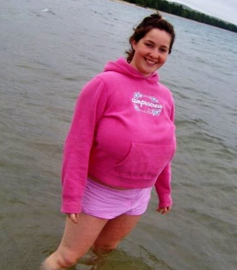 funbaggery:  You would beg steal murder for a 5 second peek at those watermelons.