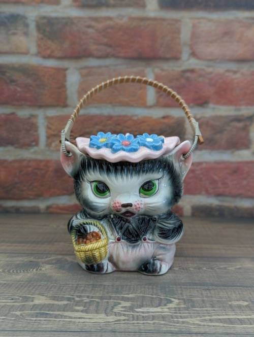 figdays:  Vintage Kitsch Miss Kitty Cat in