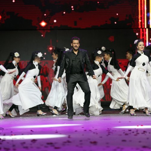 ★ SUPER COOL Performance of Salman Khan at Dabangg Tour Riyadh! -December 10, 2021 