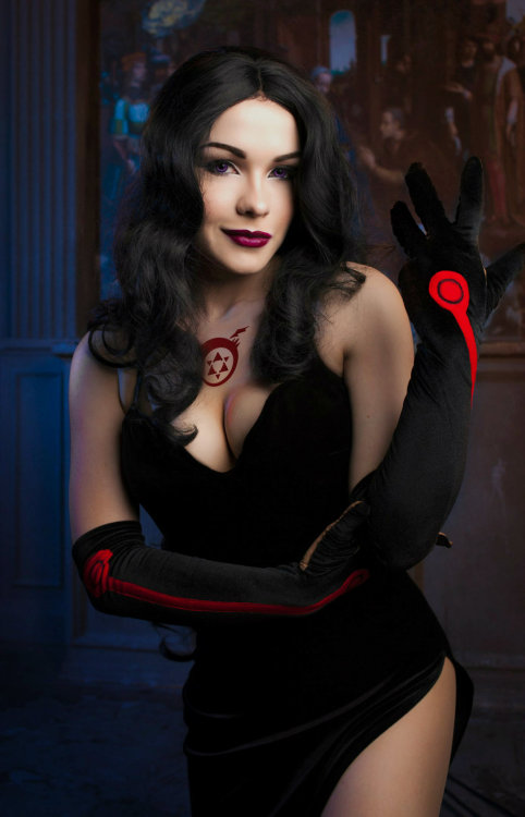 hotcosplaychicks:  Lust- Fullmetal Alchemist by CaptainIrachka   Check out http://hotcosplaychicks.tumblr.com for more awesome cosplay 