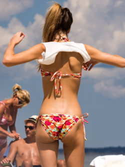 Frodocreepshots:  Http://Peepforum.com/Threads/The-Sexiest-Teen-Ever-In-Floral-Bikini.55/Join