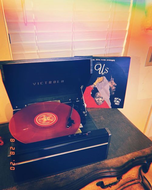 Friday night vibes ❤️✂️ #us #soundtrack #vinyl #horror #horrorvinyl #usmovie #halloween #halloweenin