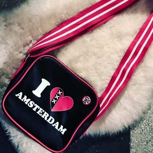 This bag is cute ♥️♥️♥️♥️♥️♥️♥️♥️♥️&h