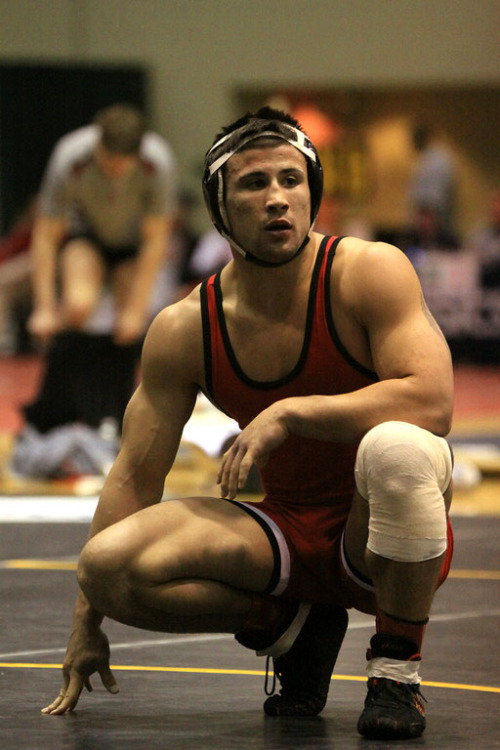 whthole4blkpole:  wrestlersandsinglets:  Follow me for Hot Wrestlers in Sexy Singlets =)  I’d let him win 😋