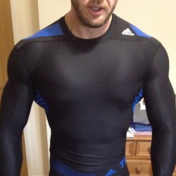 tightgearguys:  GRRRRR, SOOO TIGHT!