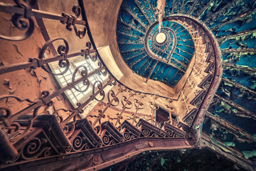 fer1972:Decay and Colors: Photography by Matthias Haker