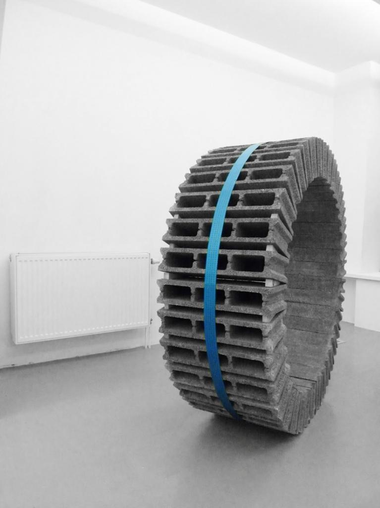 carre-blanc:  Vincent Ganivet, “Roues”, 2013. 