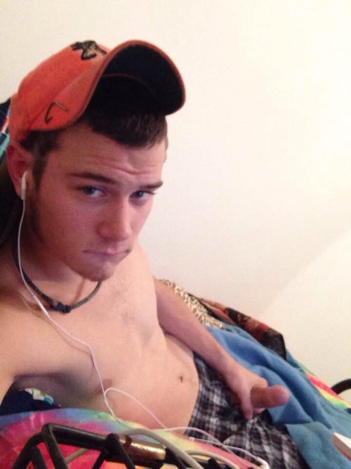 broism1:  Hot as FUCK redneck dippin bro!